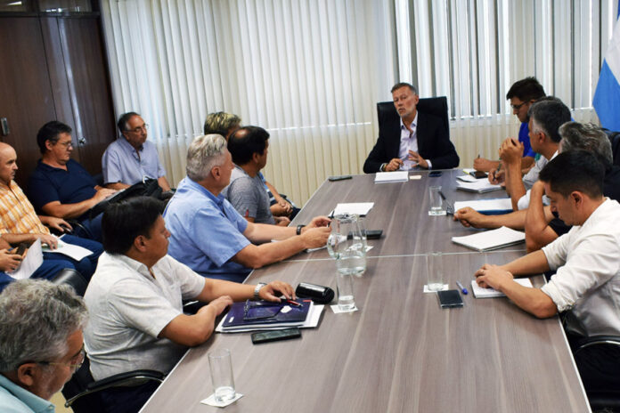 Mesa Confluencia por el tema del agua y la electricidad en el verano.