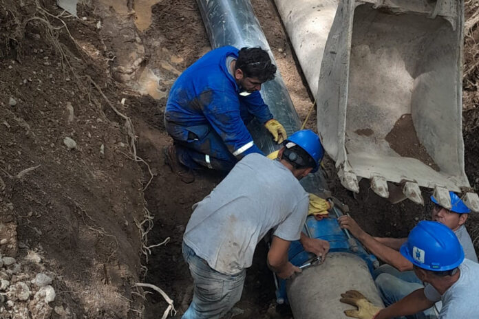 FALTA DE AGUA POR UN CAÑO ROTO