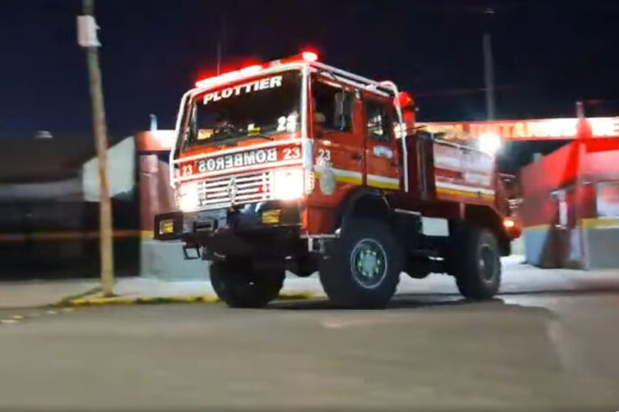 Partió una dotación de los bomberos de Plottier a combatir el incendio en cordillera.