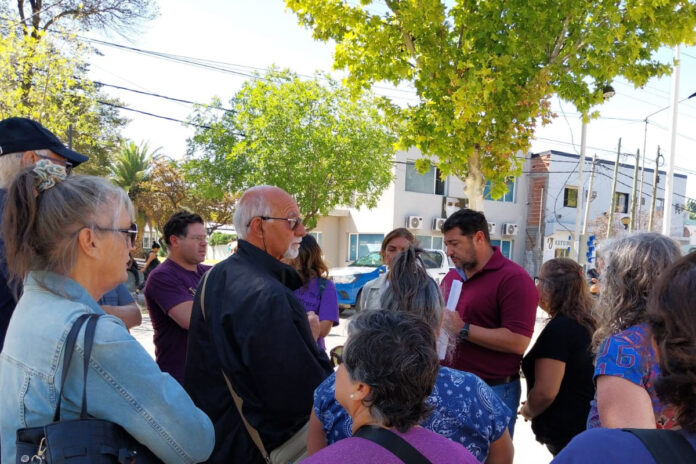 Vecinos de Piscicultura con funcionarios de la Municipalidad de Plottier.