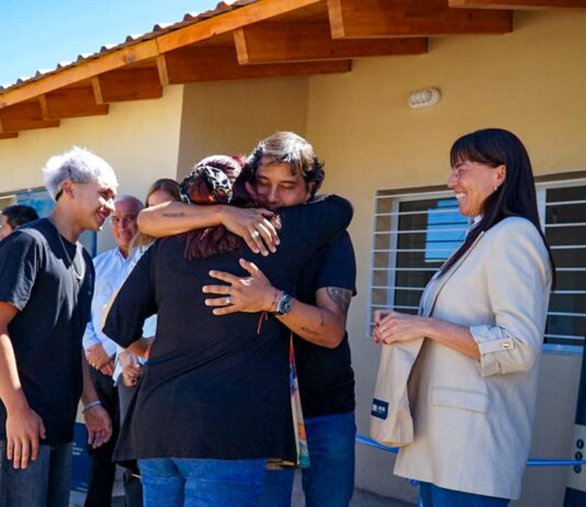 Entregaron cuatro nuevas viviendas en Zapala