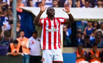 La jugada de Cetré pegó en el palo