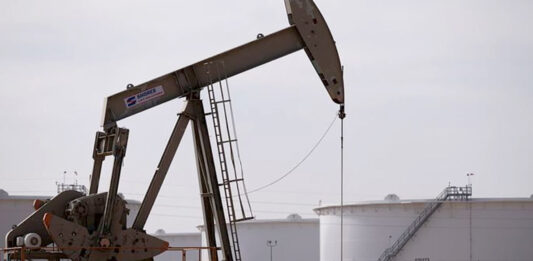 El petróleo cruza la barrera de los 100 dólares por barril