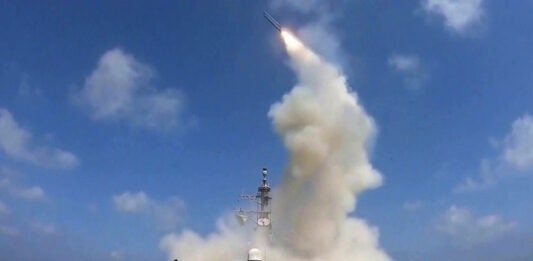 Estrecho de Ormuz: destruyeron naves que minaban la ruta petrolera