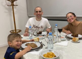 Nahuel Gallo cenó por primera vez con su familia con un menú especial