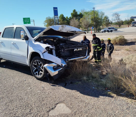 Chocaron dos camionetas en el ingreso a la estación de Arroyito