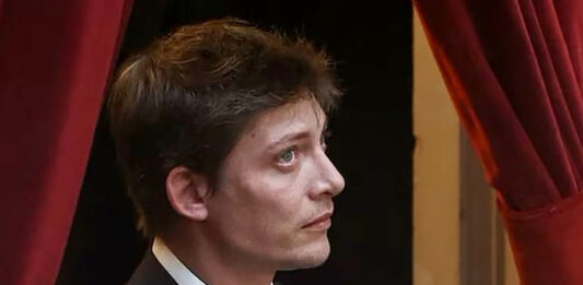 Santiago Caputo dice que se irá solo si Milei lo echa