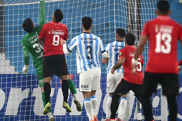 Racing eliminado