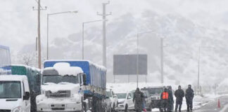La nieve no deja cruzar a Chile por Pino Hachado