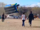 Se soltó el inflable y volaron los pibes