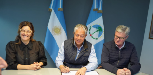 Firman convenio para construir complejo habitacional para adultos mayores