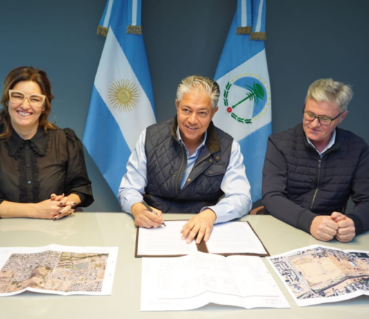 Firman convenio para construir complejo habitacional para adultos mayores