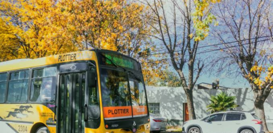 Municipio refuerza el transporte para estudiantes de la EPET 25