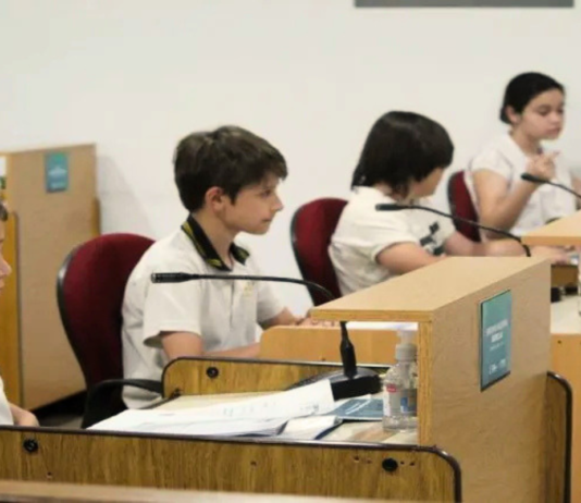 Jóvenes protagonistas. Un día en el Concejo