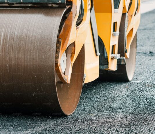 Comenzó la pavimentación sobre avenida Percy Clark