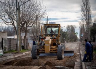 A full con el asfalto y bacheo en Plottier