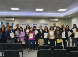 Histórico: familias de La Herradura avanzan en su escritura